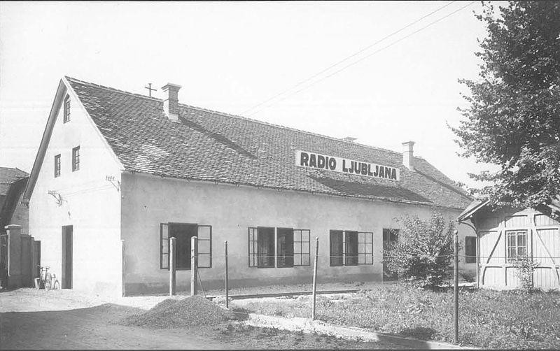 Črno-bela slika stavbe Radia Ljubljana leta 1928. 