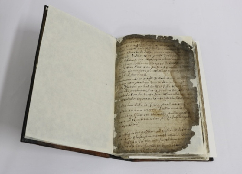Restavrirana rokopisna knjiga iz Škofič ob Vrbskem jezeru nastala v začetku 19. stoletja. Danes jo hrani Škofijski arhiv v Celovcu.