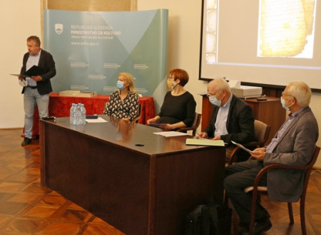Govorci na novinarski konferenci v Arhivu Republike Slovenije, na kateri so predstavili rokopis iz Škofič. 