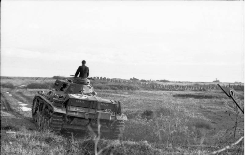 Nemški tank pri prodoru na Balkan leta 1941.