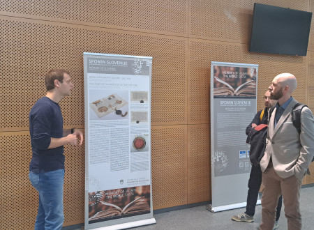 Razstava na panojih. 