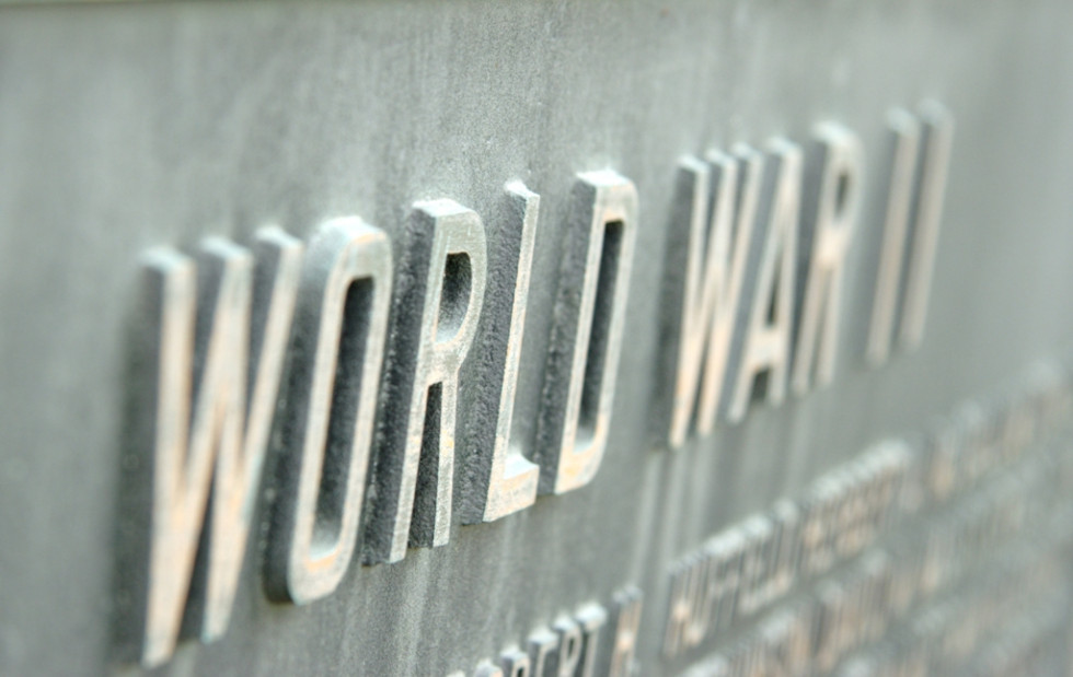 Napis na spomeniku - druga svetovna vojna. 