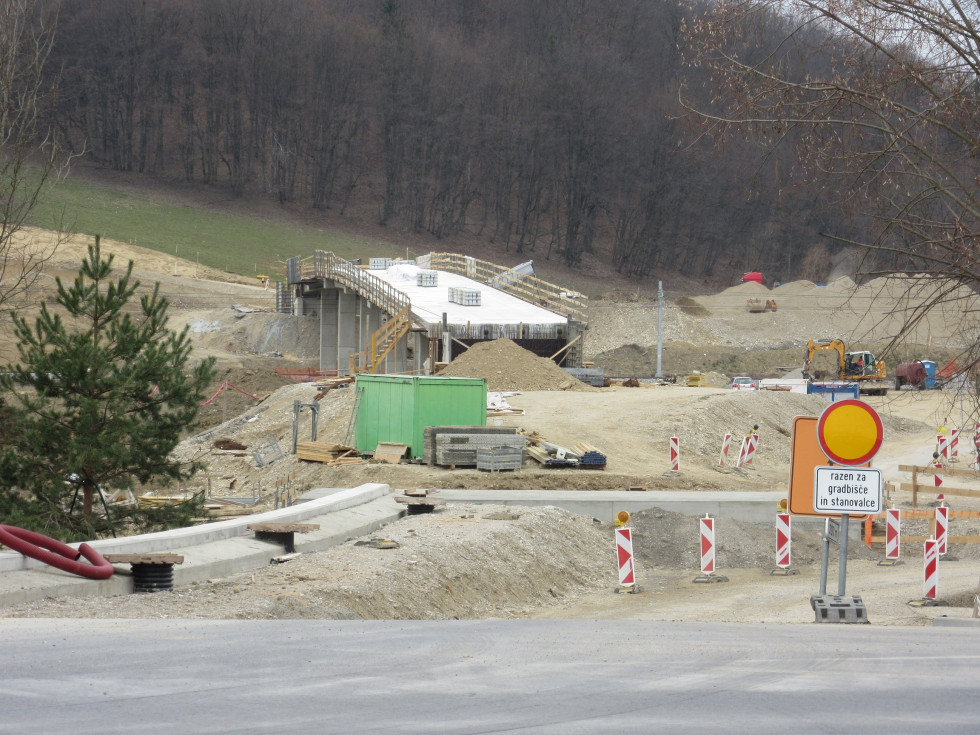 Viadukt Cirknica v gradnji. Pogled iz vzhodne strani.