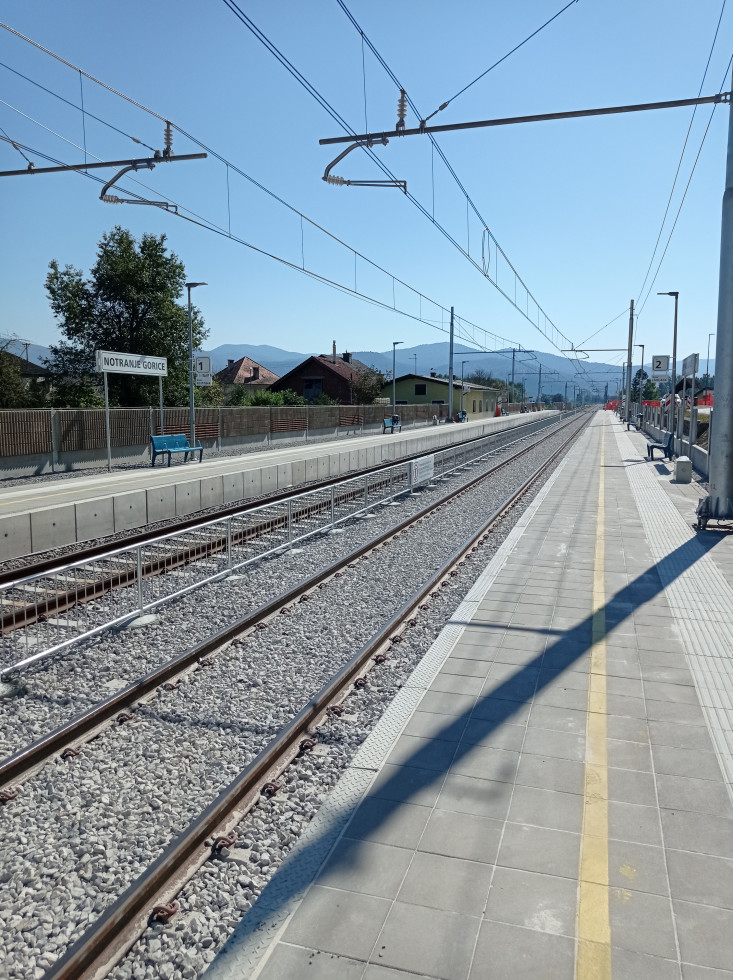 Nadgrajena železniška proga na odseku med Brezovico in Borovnico ter nadgrajeno postajališče Notranje Gorice