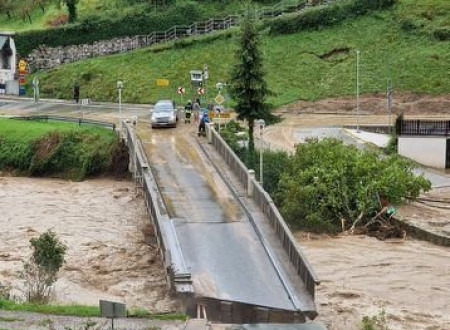 Poškodovan most na odseku regionalne ceste Kamnik-Stahovica