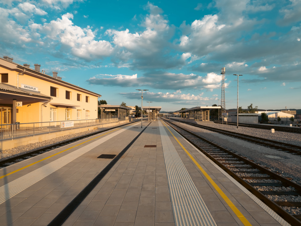 Prenovljena železniška postaja Grosuplje