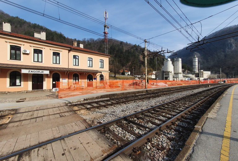 Ureditev železniških postaj Zagorje ob Savi in Šentjur