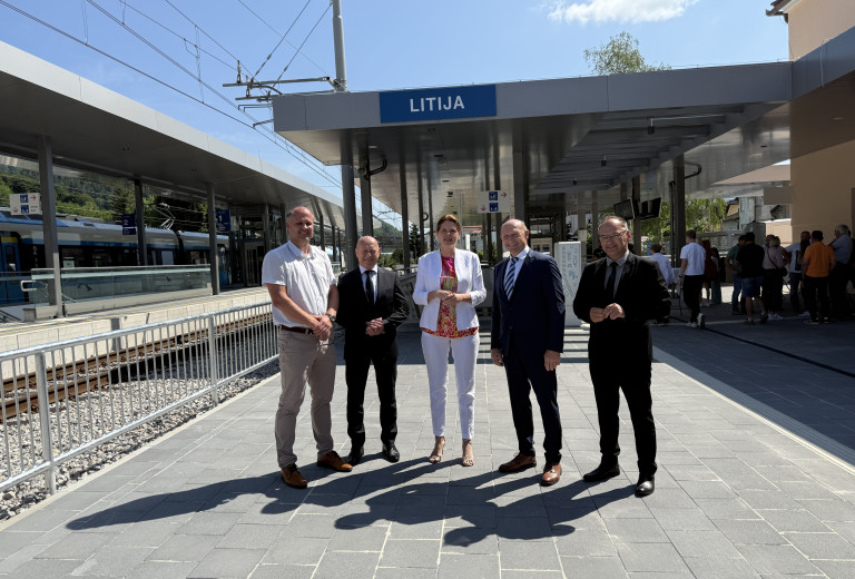 Litija s sodobno železniško postajo