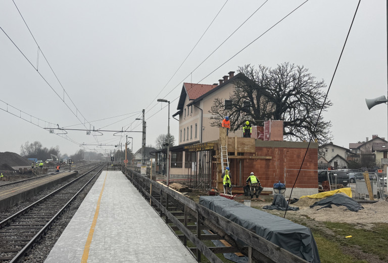Začetek gradnje podhoda na železniški postaji Brezovica