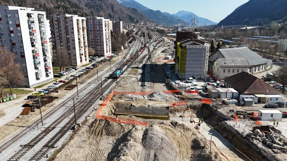 Gradbena dela na tirih, dela v podhodu.