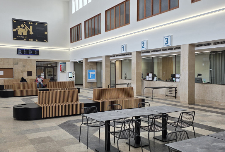 Železniška postaja Maribor z novo podobo avle in zunanjega platoja