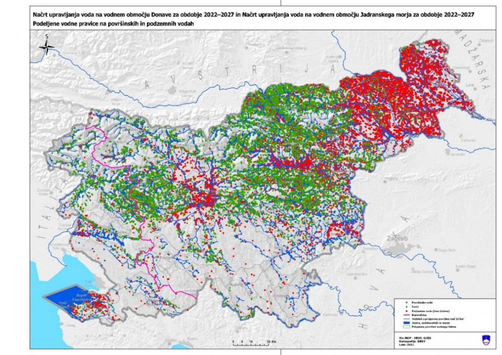 Načrt Slovenije z označenimi podzemnimi vodami, izviri in površinskimi vodami