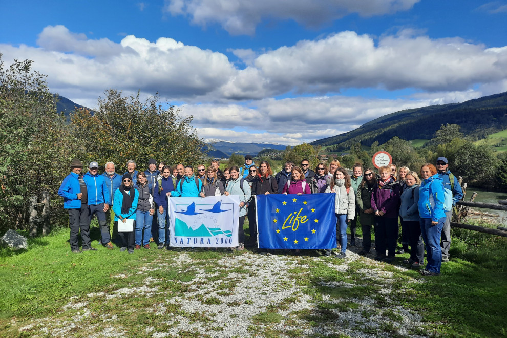Avstrijska in slovenska delegacija na ogledu revitalizacijskih ukrepov na Muri v Avstriji 