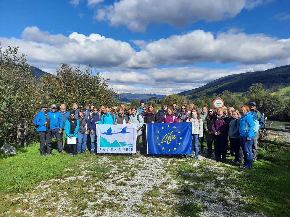 Avstrijska in slovenska delegacija na ogledu revitalizacijskih ukrepov na Muri v Avstriji 