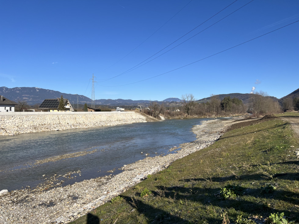 Urejena struga vodotoka po izvedenih vodnogospodarskih delih.