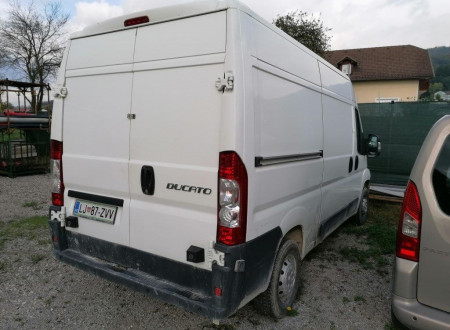 Oklic javne dražbe za Fiat Ducato in Ford Ranger  