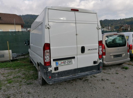 Oklic javne dražbe za Fiat Ducato in Ford Ranger  