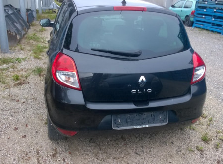 Oklic javne dražbe osebnega vozila Renault Clio 1.2 16 V