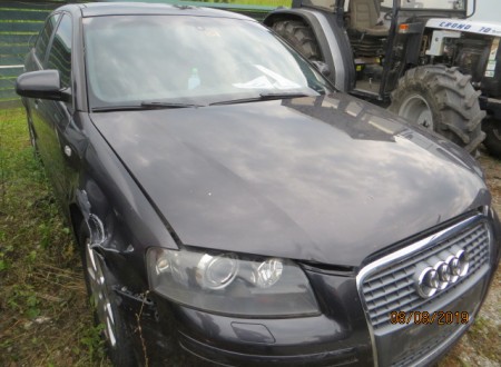 Oklic javne dražbe osebnih avtomobilov Audi A3, Fiat Grande Punto in Fiat Marea/Weekend 