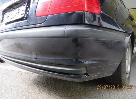 Oklic javne dražbe osebnega motornega vozila BMW 318 I
