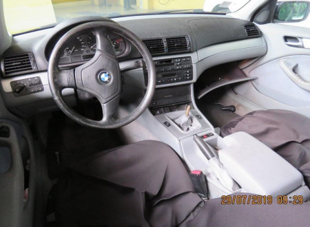Oklic javne dražbe osebnega motornega vozila BMW 318 I
