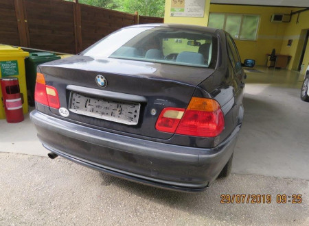 Oklic javne dražbe osebnega motornega vozila BMW 318 I