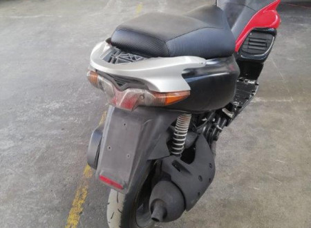 Motorno kolo GILERA RUNNER 180 - zadnja stran motornega kolesa