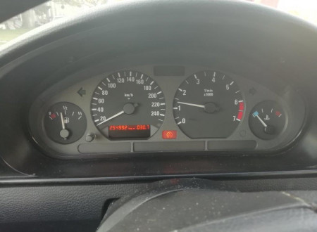 Osebno vozilo BMW 316 I COMPACT - merilni števec