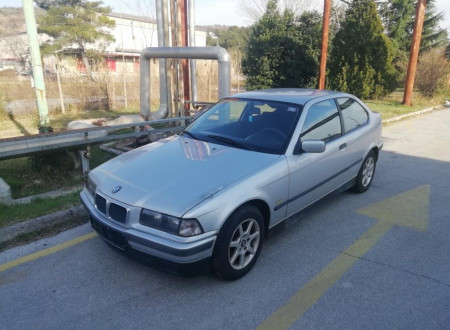 Osebno vozilo BMW 316 I COMPACT - prednja leva stran vozila