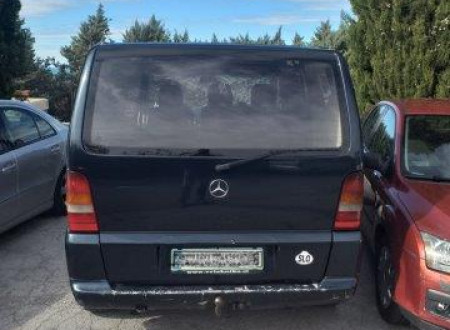 zadnja stran tovornega vozila MERCEDES BENZ  VITO FURGON