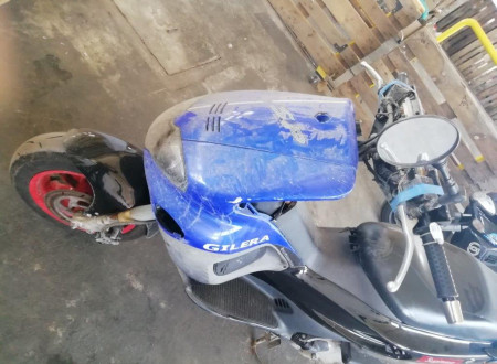 Prednja (leva) stran - Motorno kolo GILERA RUNNER 125