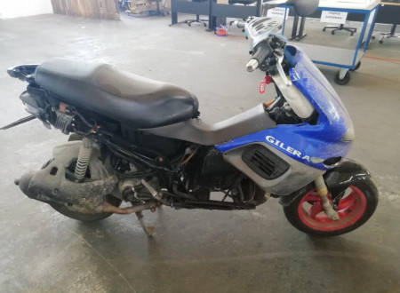 Desna stran - Motorno kolo GILERA RUNNER 125