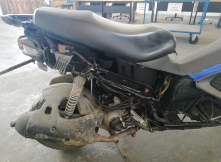 Zadnja (desna) stran - Motorno kolo GILERA RUNNER 125