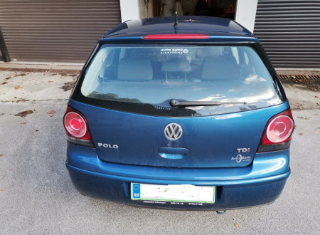 Zadnja stran osebnega vozila VW POLO 1.4 TDI