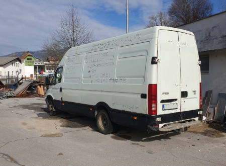 Zadnji del - tovorno vozilo IVECO DAILY 35C13V