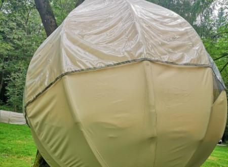 Oklic javne dražbe drevesnih šotorov in glamping šotora