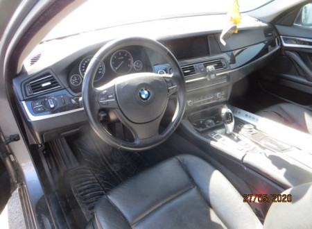 Notranjost osebnega vozila BMW 520 TOURING d AUT.