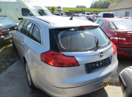 Zadnji del osebnega vozila OPEL INSIGNIA CARAVAN 2.0 DT 16V