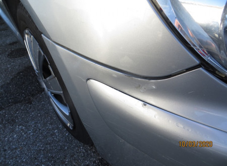 Prednji del osebnega avtomobila Peugeot 307 Monospace 2.0 HDI