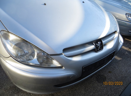 Prednji del osebnega avtomobila Peugeot 307 Monospace 2.0 HDI