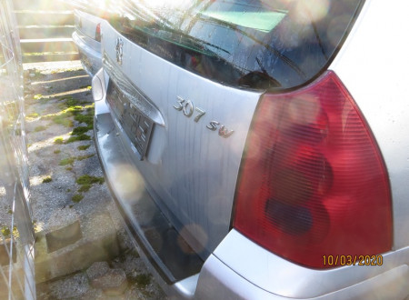 Zadnji del osebnega avtomobila Peugeot 307 Monospace 2.0 HDI