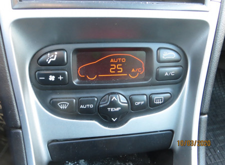 Prikazovalnik notranjih nastavitev osebnega avtomobila Peugeot 307 Monospace 2.0 HDI
