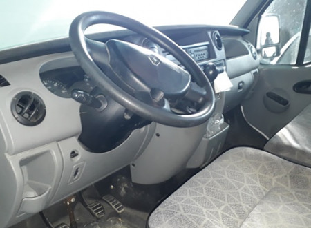 Oklic javne dražbe vozila Renault Scenic/1.9/DCI in tovornega vozila Renault Master 2.5