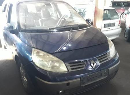 Oklic javne dražbe vozila Renault Scenic/1.9/DCI in tovornega vozila Renault Master 2.5