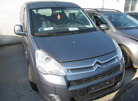 Prednja stran osebnega vozila CITROËN BERLINGO 1.6 HDI