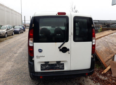 Zadnja stran tovornega vozila FIAT DOBLO CARGO 1.4