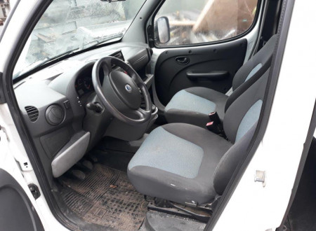 Notranjost (prednji sedeži) tovornega vozila FIAT DOBLO CARGO 1.4