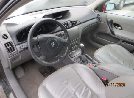 notranjost (prednji sedeži) osebnega vozila Renault Laguna 2.2 DCI