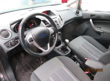 notranjost (prednji sedeži) osebnega vozila Ford Fiesta 1.4
