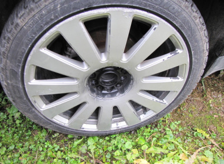 kolo osebnega vozila Audi A6 2.8